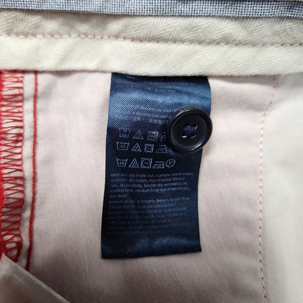 Tommy Hilfiger Mens Red Chino Shorts Navy Ribbon Trim Size 36 Flat Front Cotton